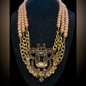 ❌sold in live❌Cara crest necklace peach pearls, gold tone and rhinestone accents